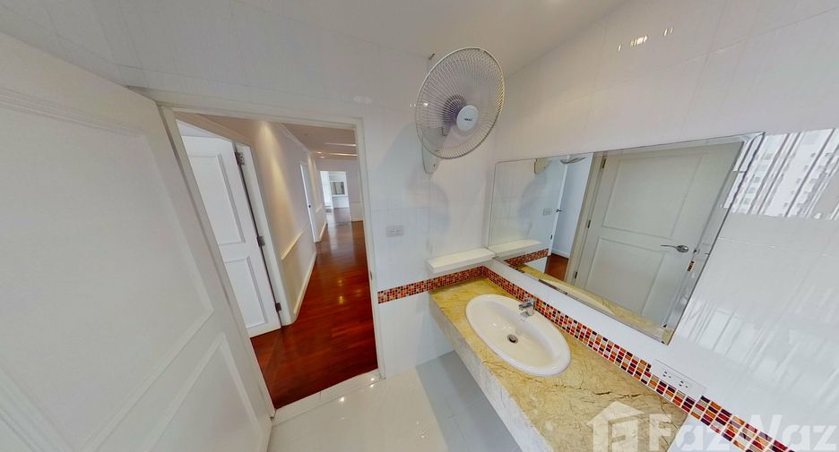 For rent 3 bedrooms condo in Watthana, Bangkok