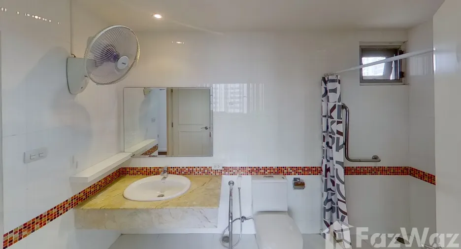 For rent 3 bedrooms condo in Watthana, Bangkok
