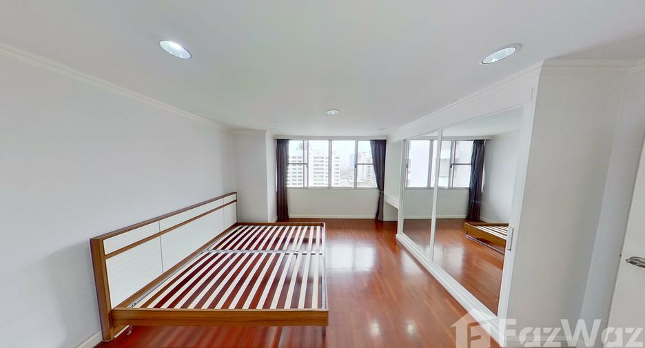 For rent 3 bedrooms condo in Watthana, Bangkok