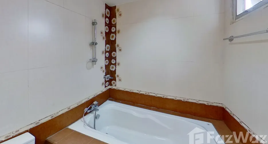 For rent 3 bedrooms condo in Watthana, Bangkok