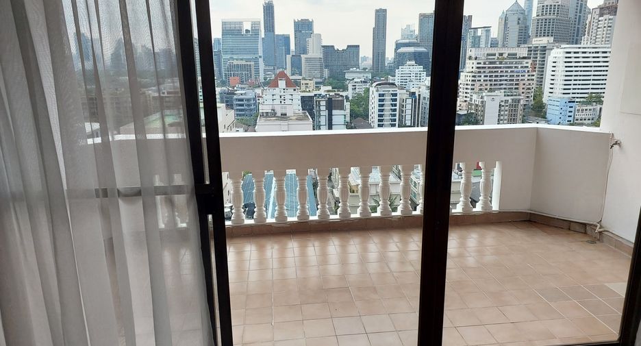 For rent 3 bedrooms apartment in Khlong Toei, Bangkok