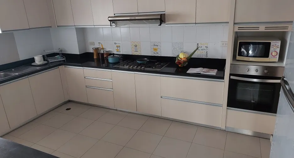 For rent 3 bedrooms apartment in Khlong Toei, Bangkok