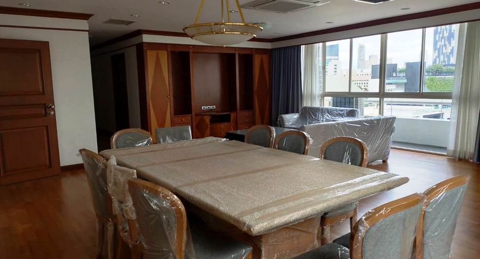 For rent 3 bedrooms condo in Sathon, Bangkok