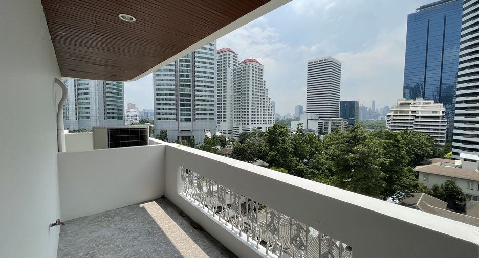 For rent 3 bedrooms apartment in Khlong Toei, Bangkok