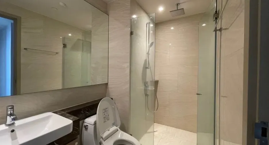 For rent 2 bedrooms condo in Bang Rak, Bangkok