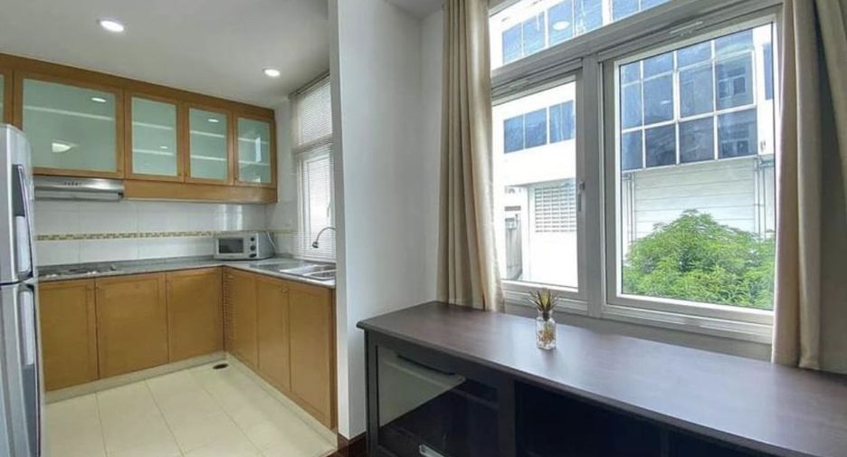 For rent 2 bedrooms condo in Watthana, Bangkok