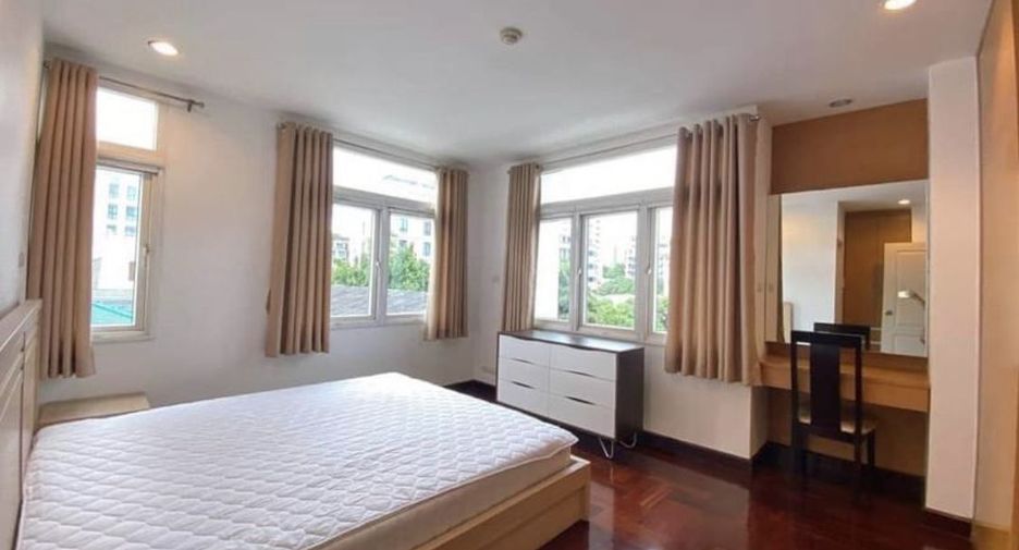 For rent 2 bedrooms condo in Watthana, Bangkok