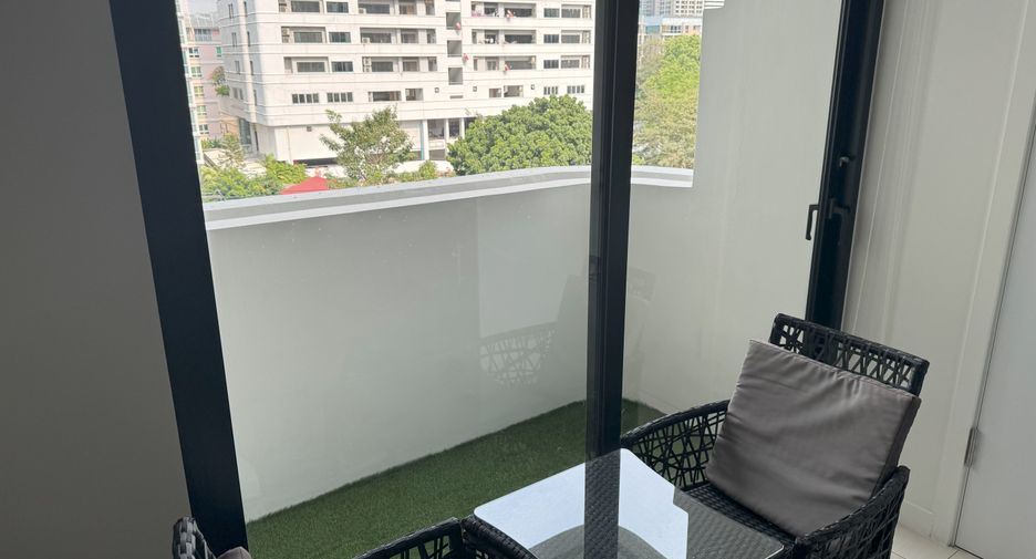 For rent 1 bed condo in Watthana, Bangkok