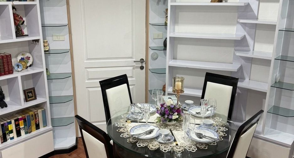For rent 2 bedrooms condo in Bang Kapi, Bangkok