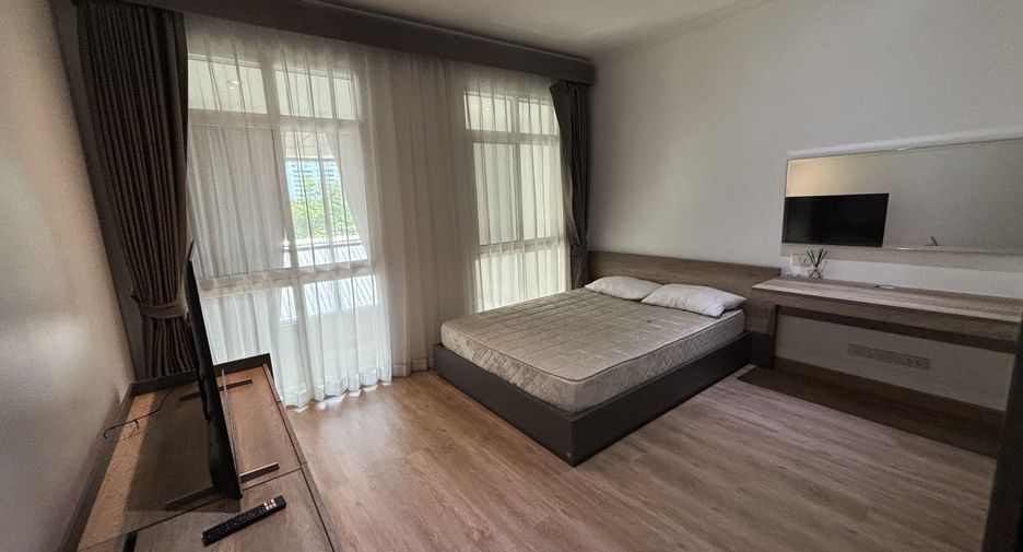 For rent 3 bedrooms condo in Watthana, Bangkok