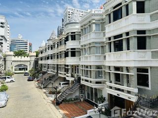 Casa adosada en alquiler de 4 habitaciones en Watthana, Bangkok