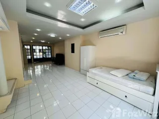 Reihenhaus zur Miete mit 4 Zimmer in Watthana, Bangkok