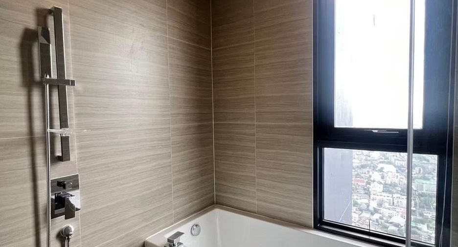For rent 3 bedrooms condo in Watthana, Bangkok