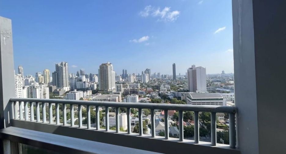 For rent 2 bedrooms condo in Watthana, Bangkok