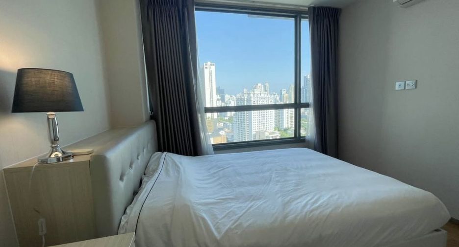 For rent 2 bedrooms condo in Watthana, Bangkok