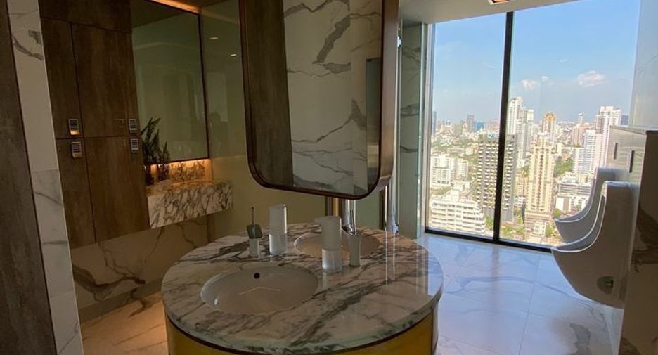 For rent 1 bed condo in Khlong Toei, Bangkok