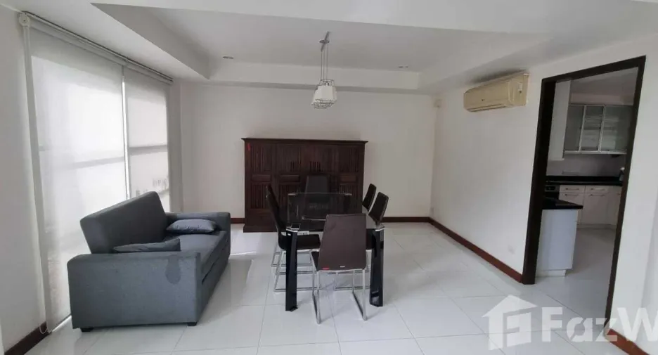 For rent 4 bedrooms house in Khlong Toei, Bangkok