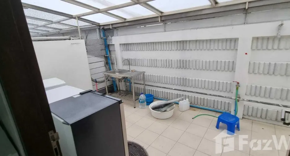 For rent 4 bedrooms house in Khlong Toei, Bangkok