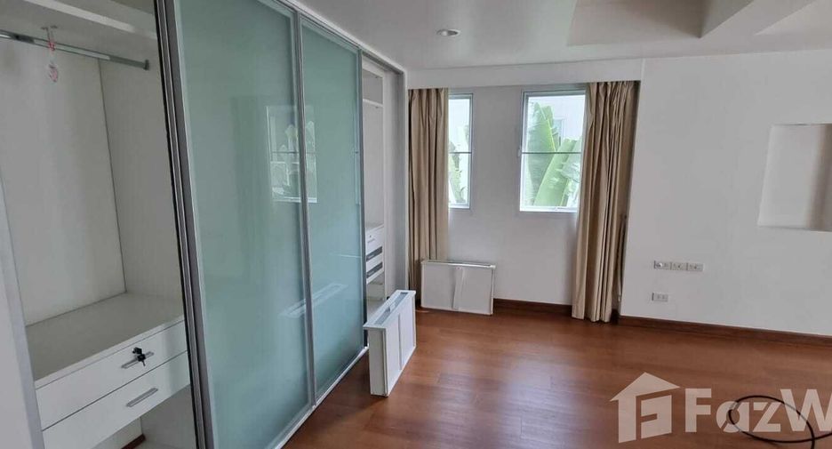 For rent 4 bedrooms house in Khlong Toei, Bangkok