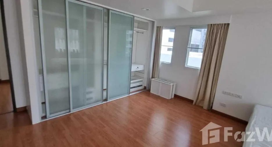 For rent 4 bedrooms house in Khlong Toei, Bangkok