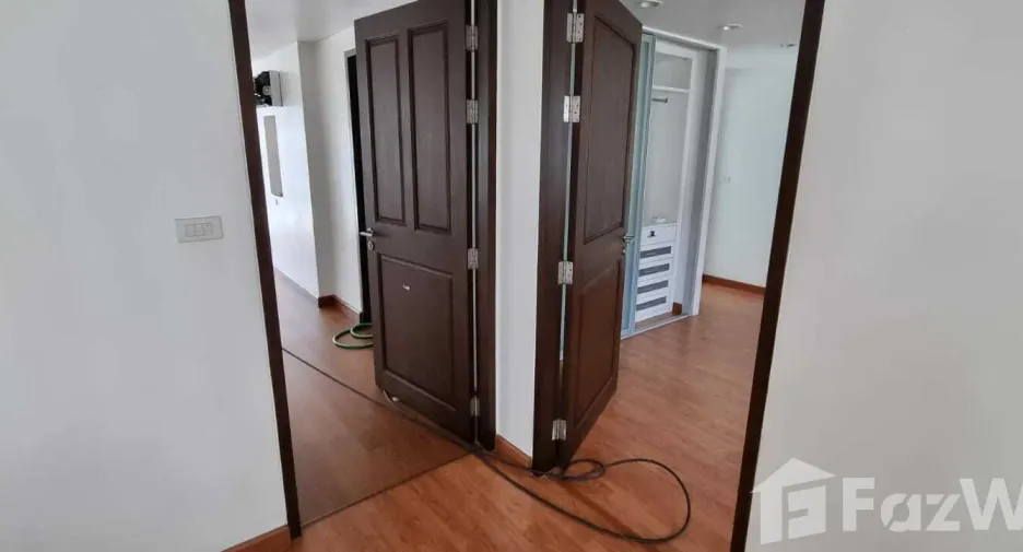 For rent 4 bedrooms house in Khlong Toei, Bangkok