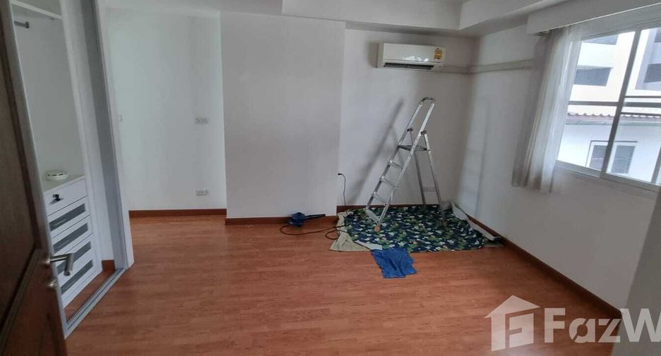 For rent 4 bedrooms house in Khlong Toei, Bangkok