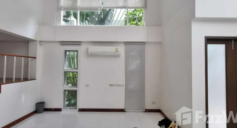 For rent 4 bedrooms house in Khlong Toei, Bangkok