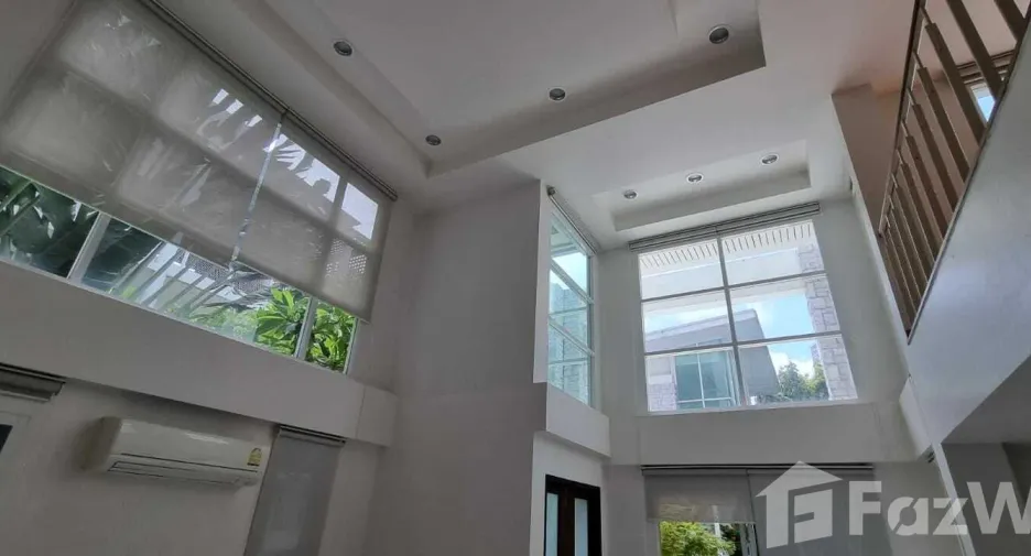 For rent 4 bedrooms house in Khlong Toei, Bangkok