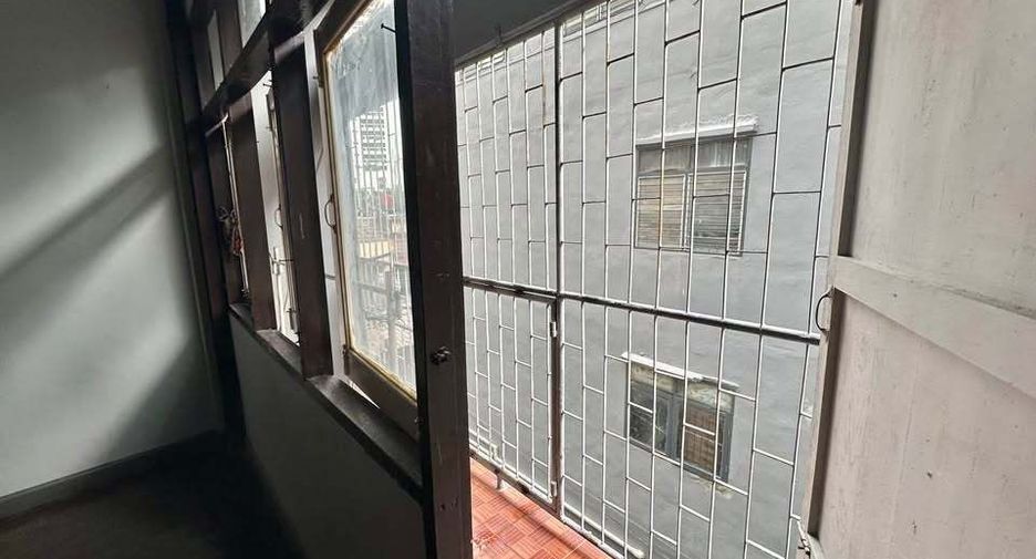 For rent 4 bedrooms retail Space in Khlong Toei, Bangkok