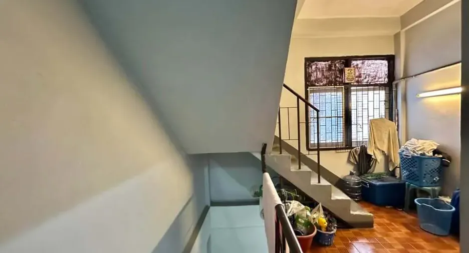For rent 4 bedrooms retail Space in Khlong Toei, Bangkok
