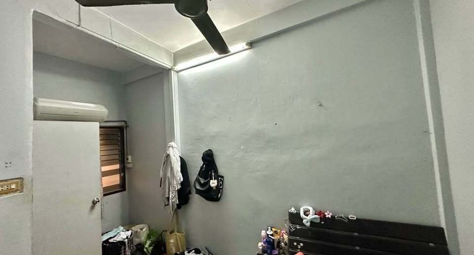 For rent 4 bedrooms retail Space in Khlong Toei, Bangkok