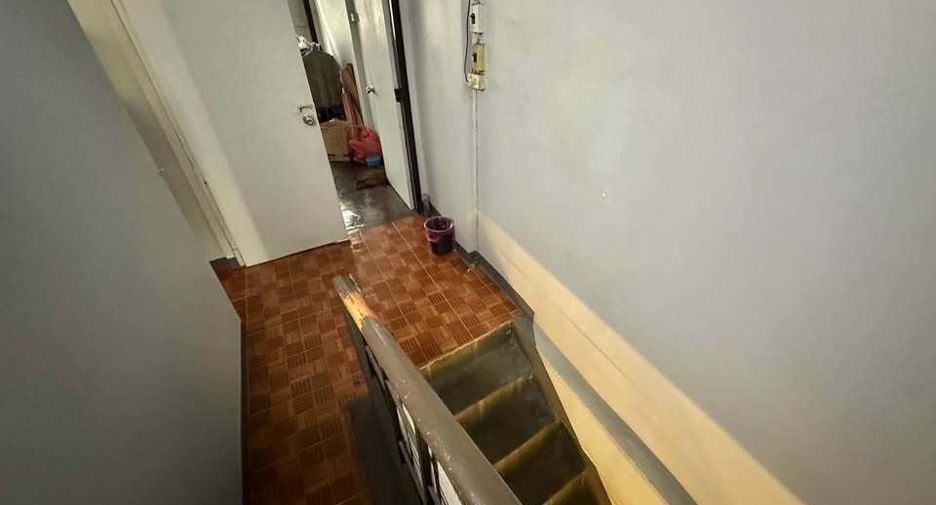 For rent 4 bedrooms retail Space in Khlong Toei, Bangkok