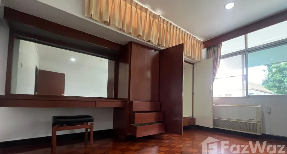 For rent 2 bedrooms apartment in Watthana, Bangkok