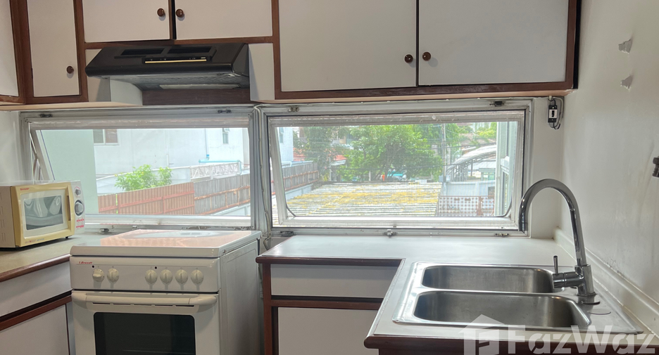 For rent 2 bedrooms apartment in Watthana, Bangkok