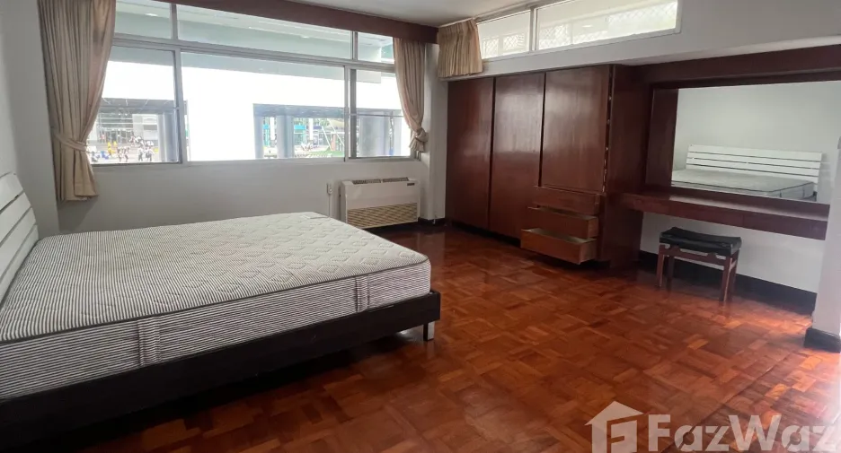 For rent 2 bedrooms apartment in Watthana, Bangkok