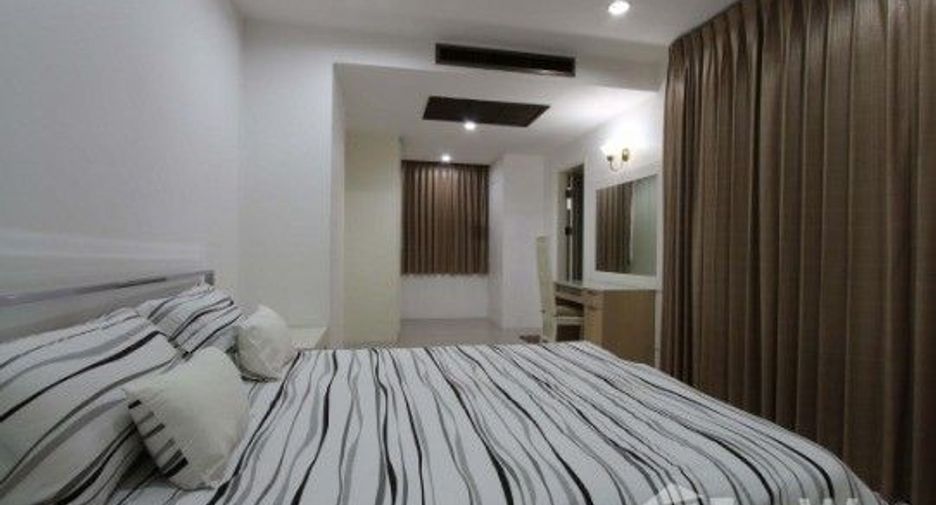 For rent 3 bedrooms condo in Khlong Toei, Bangkok