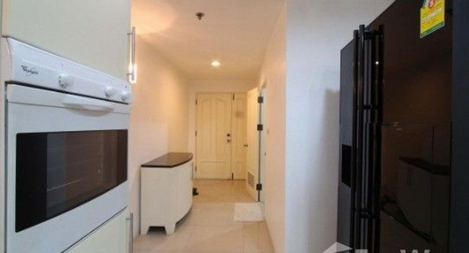 For rent 3 bedrooms condo in Khlong Toei, Bangkok