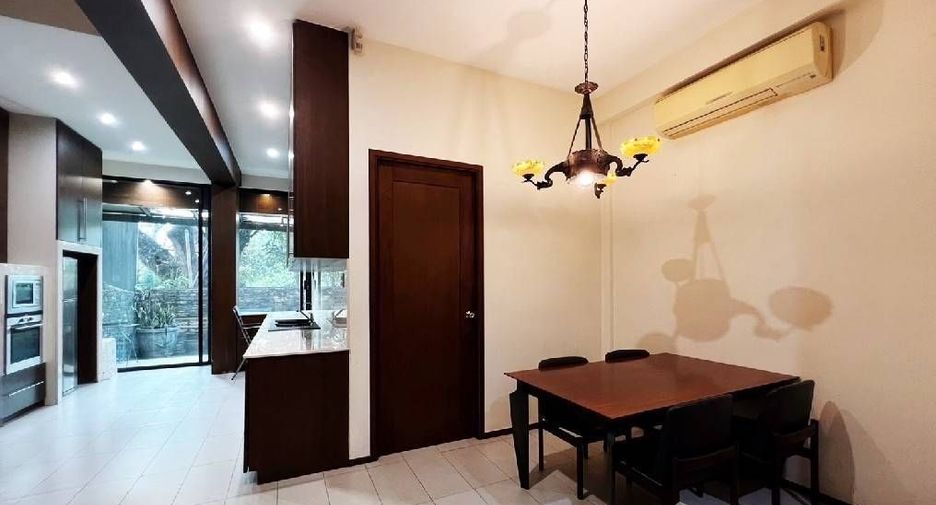 Reihenhaus zur Miete mit 4 Zimmer in Watthana, Bangkok
