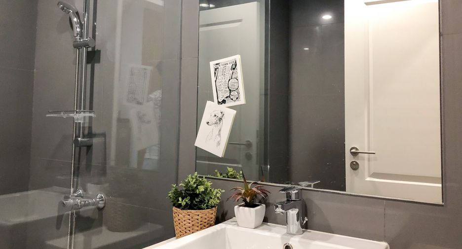 Wohnung zur Miete mit Studio in Sathon, Bangkok