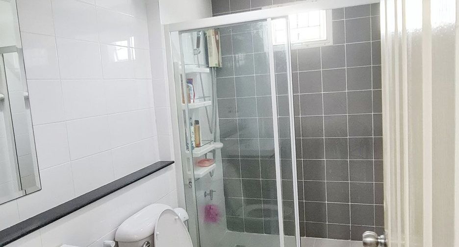 For rent 3 bedrooms townhouse in Bang Phli, Samut Prakan