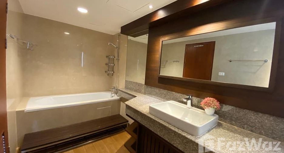 For rent 3 bedrooms condo in Bang Kho Laem, Bangkok
