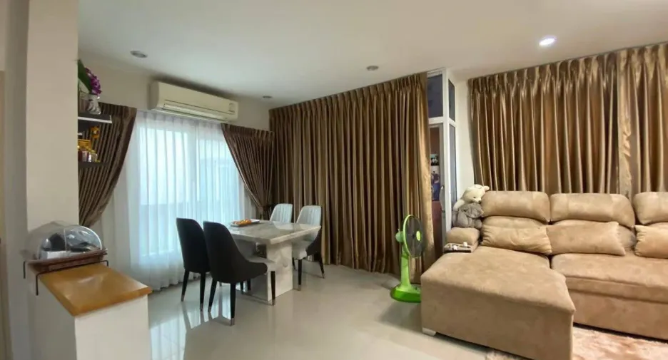 À louer 4 chambres maison à Bang Khun Thian, Bangkok