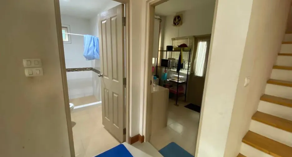 À louer 4 chambres maison à Bang Khun Thian, Bangkok
