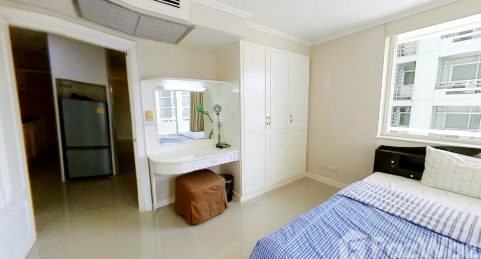 For rent 2 bedrooms condo in Watthana, Bangkok