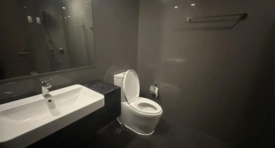 For rent 2 bedrooms condo in Bang Rak, Bangkok