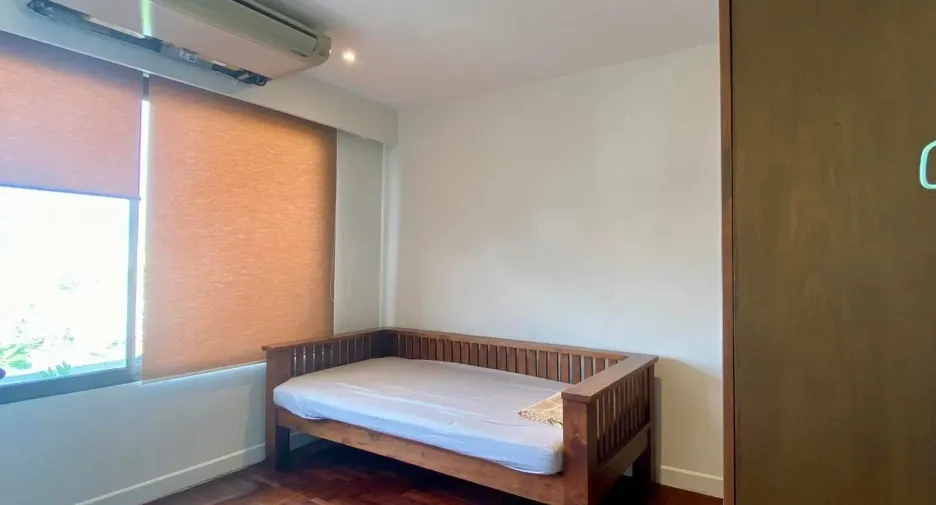 For rent 2 bedrooms condo in Yan Nawa, Bangkok