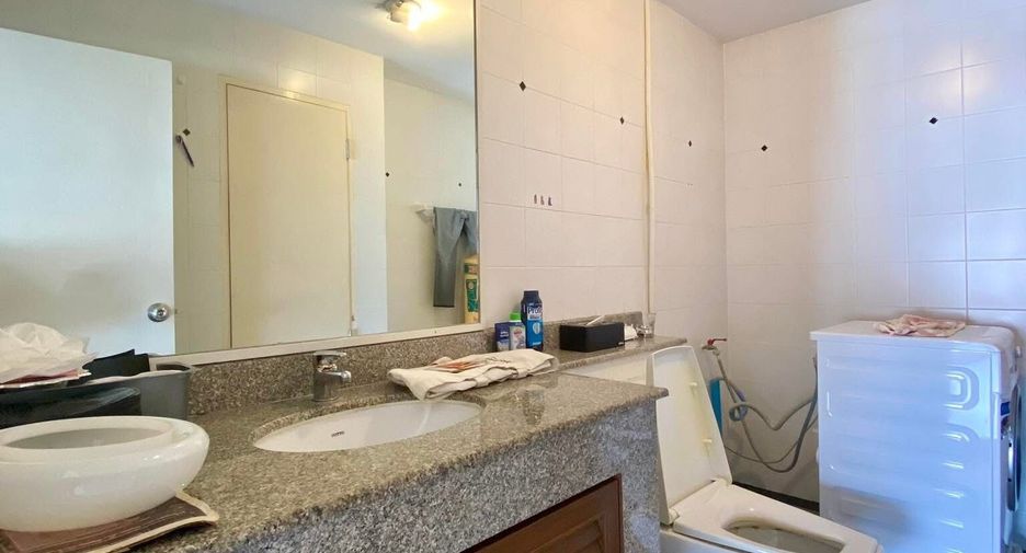 For rent 2 bedrooms condo in Yan Nawa, Bangkok