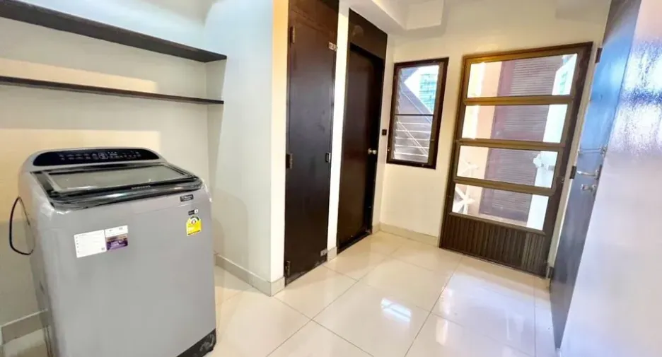 Condo en alquiler de 4 habitaciones en Khlong Toei, Bangkok