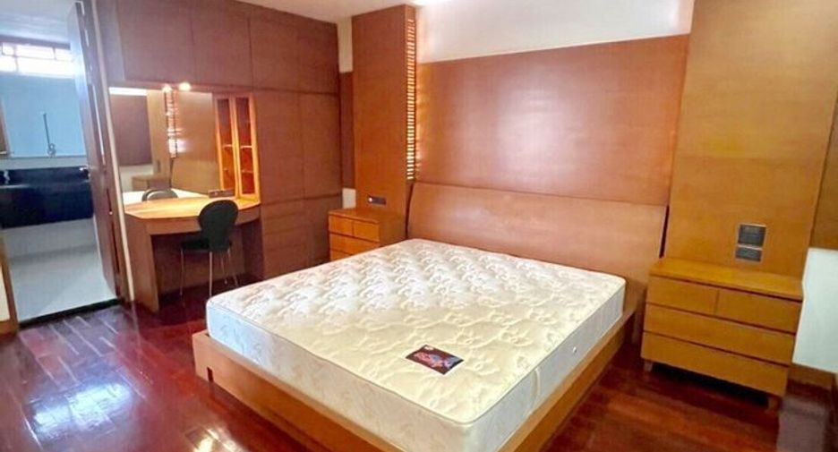 Condo en alquiler de 4 habitaciones en Khlong Toei, Bangkok