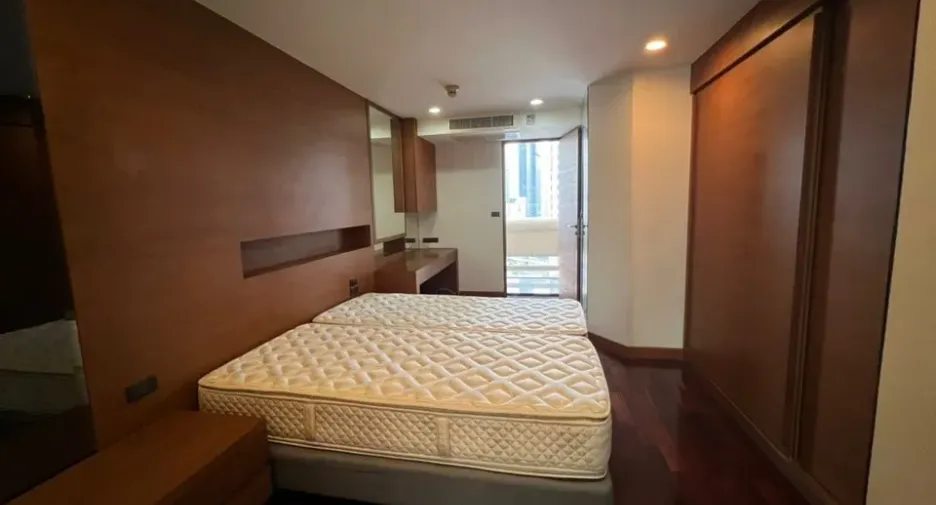 Condo en alquiler de 4 habitaciones en Khlong Toei, Bangkok
